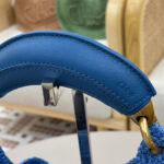 Chloe Summer Banana Hobo Bag In Raffia